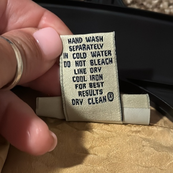 The Avenue 100% silk light gold animal pattern extra-long button-down (14/16) - Picture 5 of 10